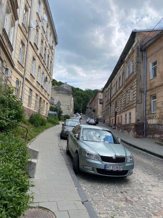 Izuminka V Centre Goroda Lviv Luaran gambar