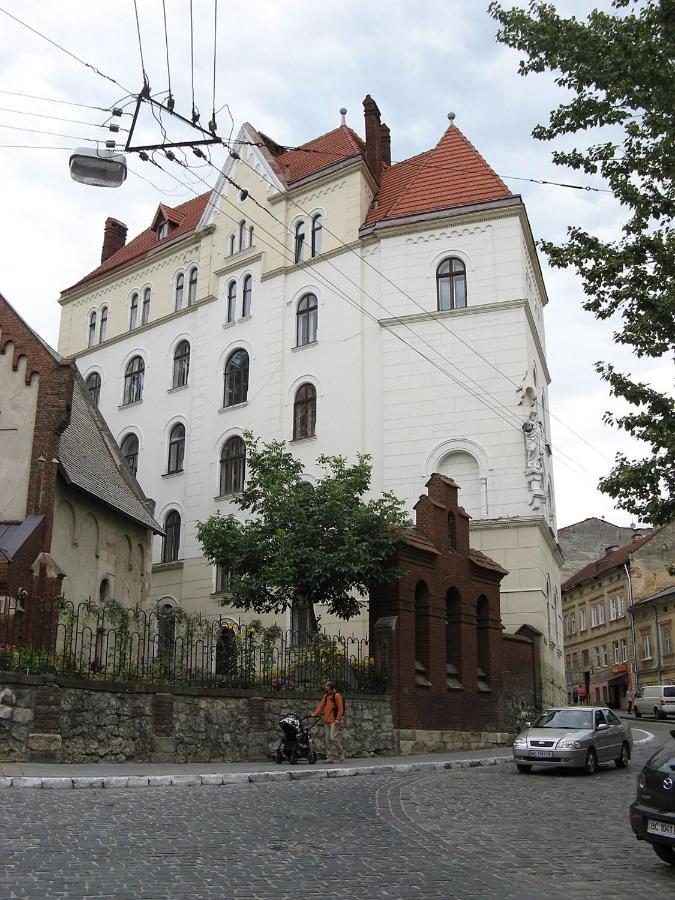 Izuminka V Centre Goroda Lviv Luaran gambar