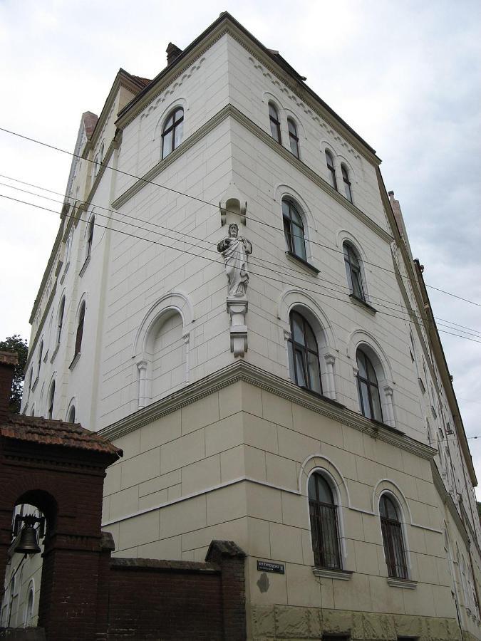 Izuminka V Centre Goroda Lviv Luaran gambar