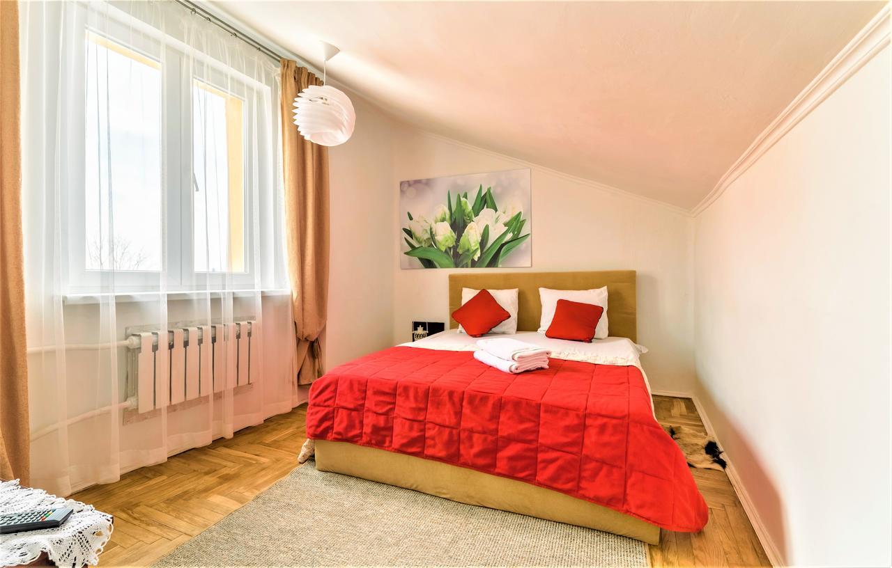 Izuminka V Centre Goroda Lviv Luaran gambar