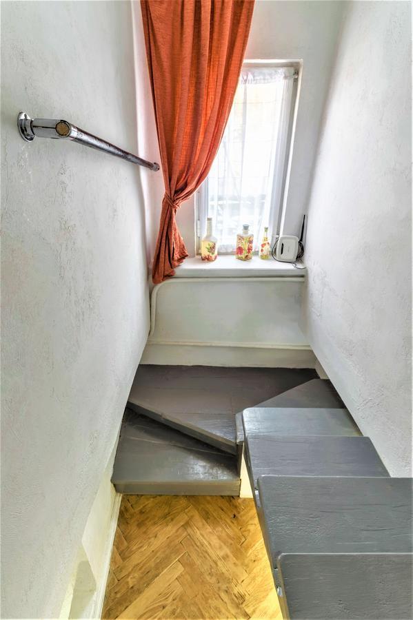 Izuminka V Centre Goroda Lviv Luaran gambar